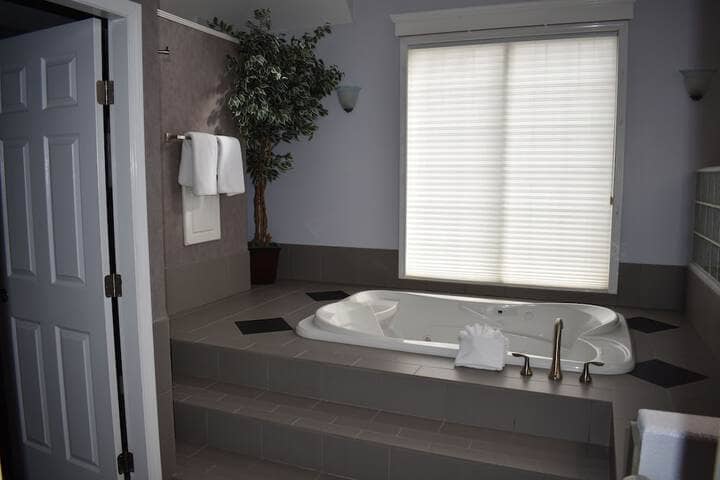 Jetted tub